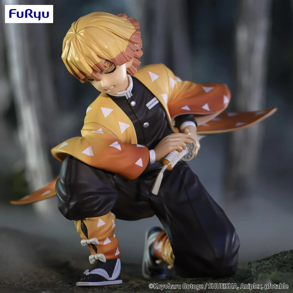 Zenitsu Agatsuma Noodle Stopper figure crouching with his Nichirin sword while wearing his yellow triangle-patterned haori.