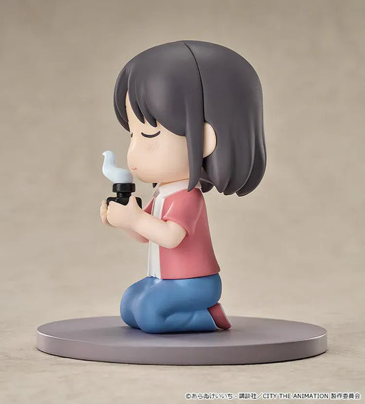 CITY THE ANIMATION Mini Memory Wako Izumi Figure kneeling with small bottle accessory, casual outfit, and display base