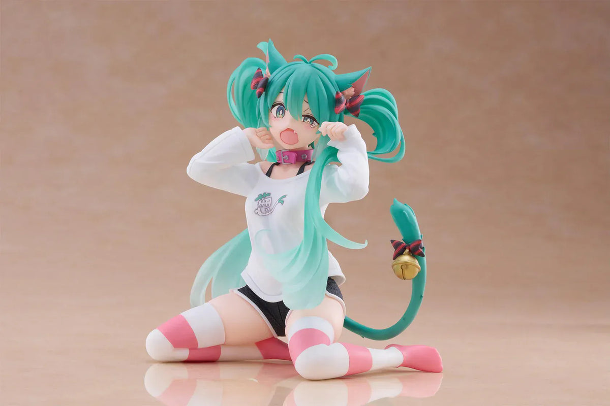Hatsune Miku Desktop Cute Cat Ear T-Shirt version reissue figure sitting pose