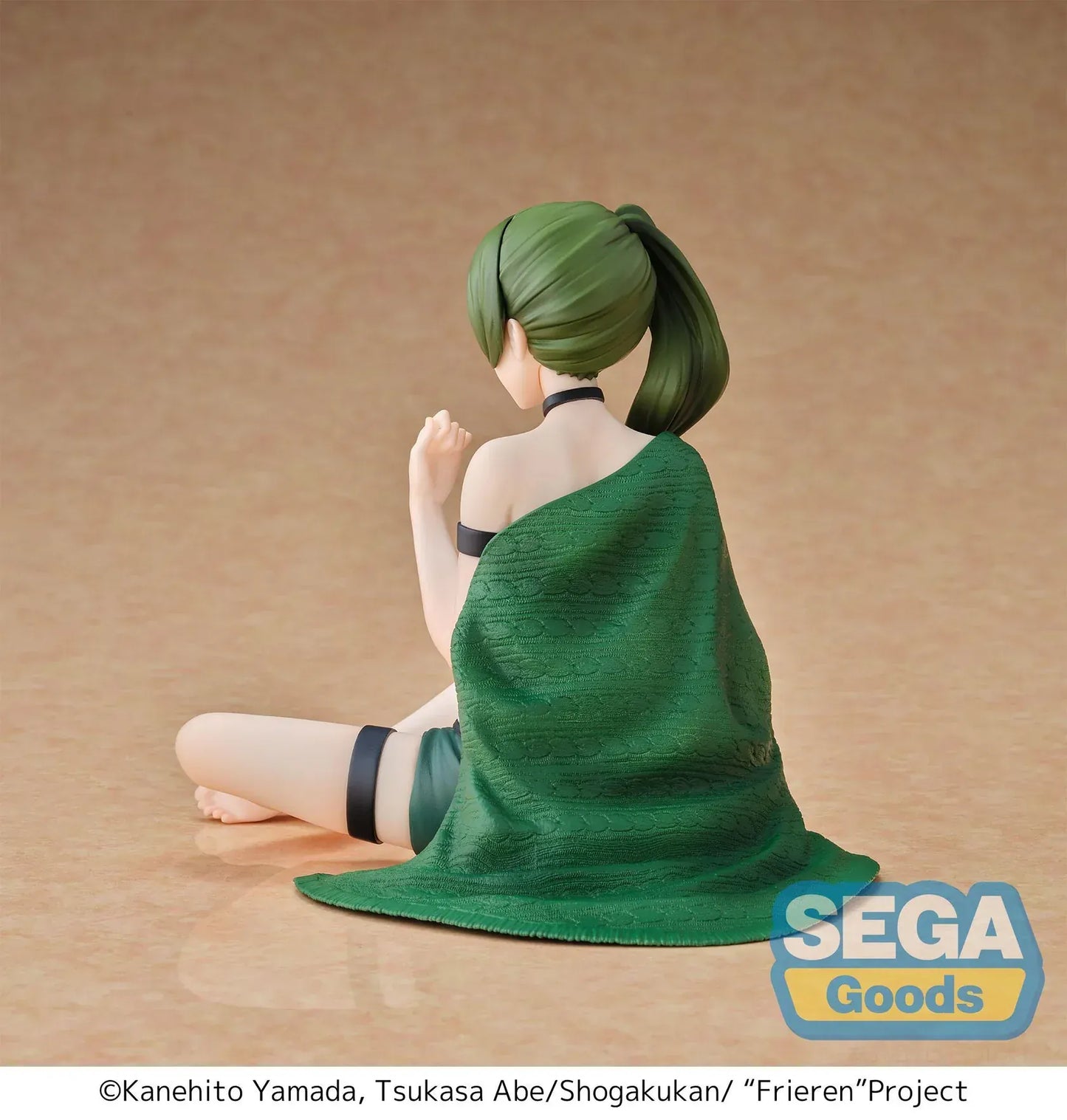 Frieren Beyond Journey’s End Yumemirize Übel loungewear figure seated in relaxed pose