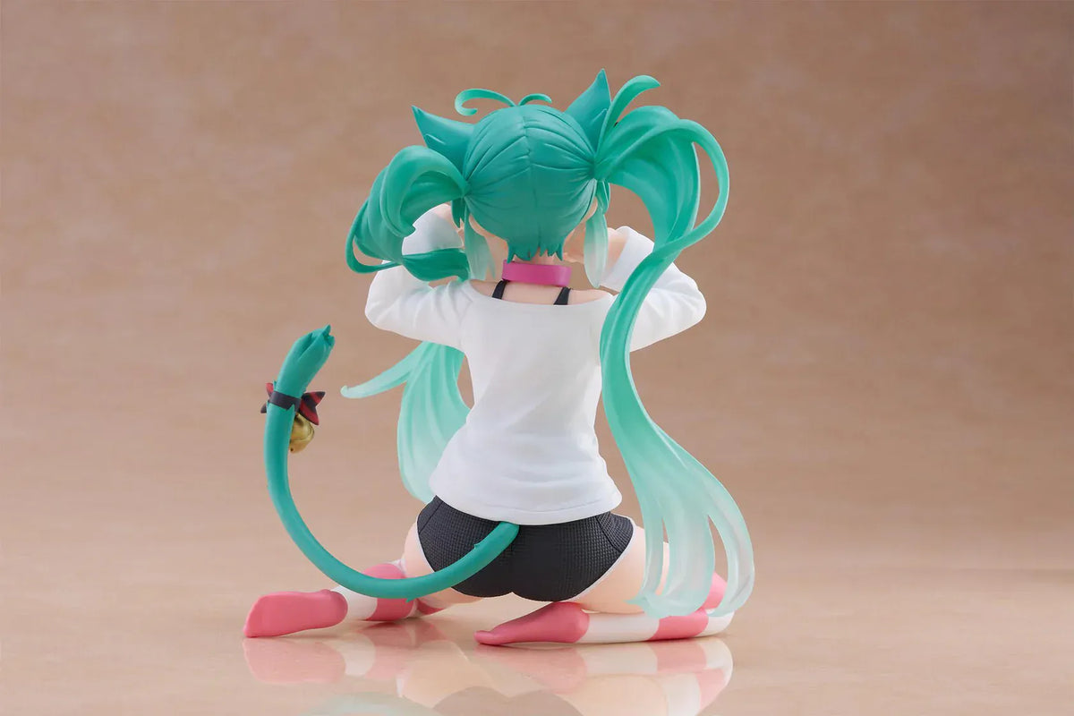 Hatsune Miku Desktop Cute Cat Ear T-Shirt version reissue figure sitting pose