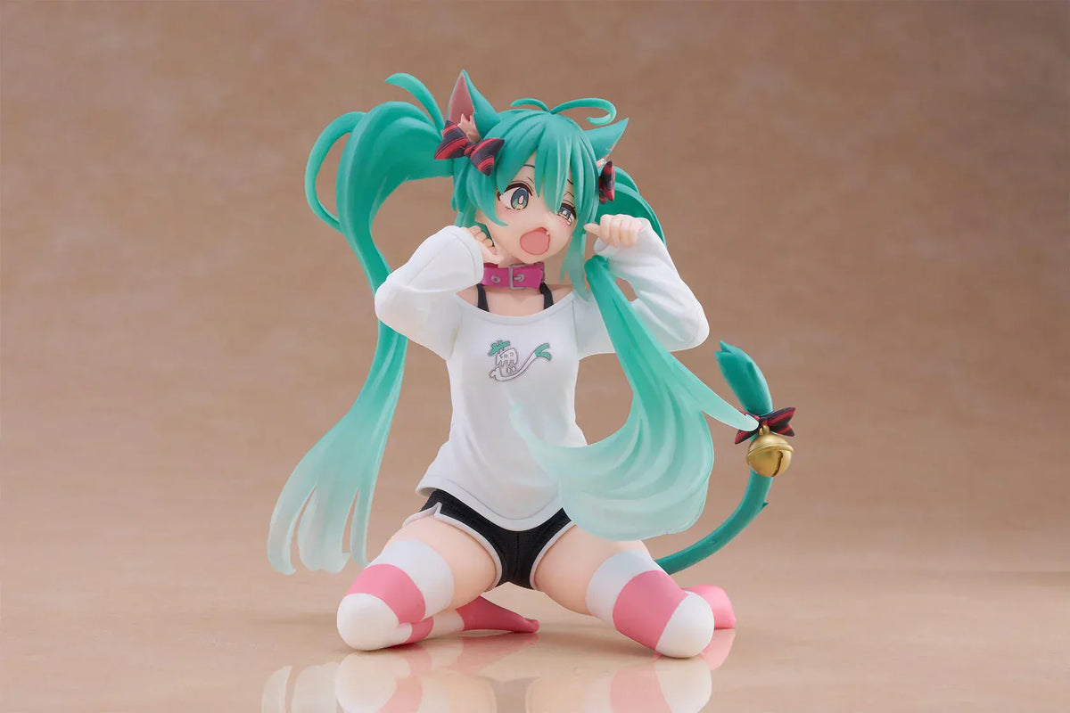 Hatsune Miku Desktop Cute Cat Ear T-Shirt version reissue figure sitting pose