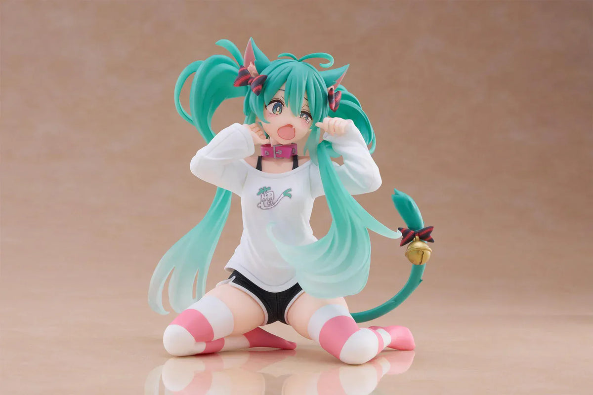 Hatsune Miku Desktop Cute Cat Ear T-Shirt version reissue figure sitting pose