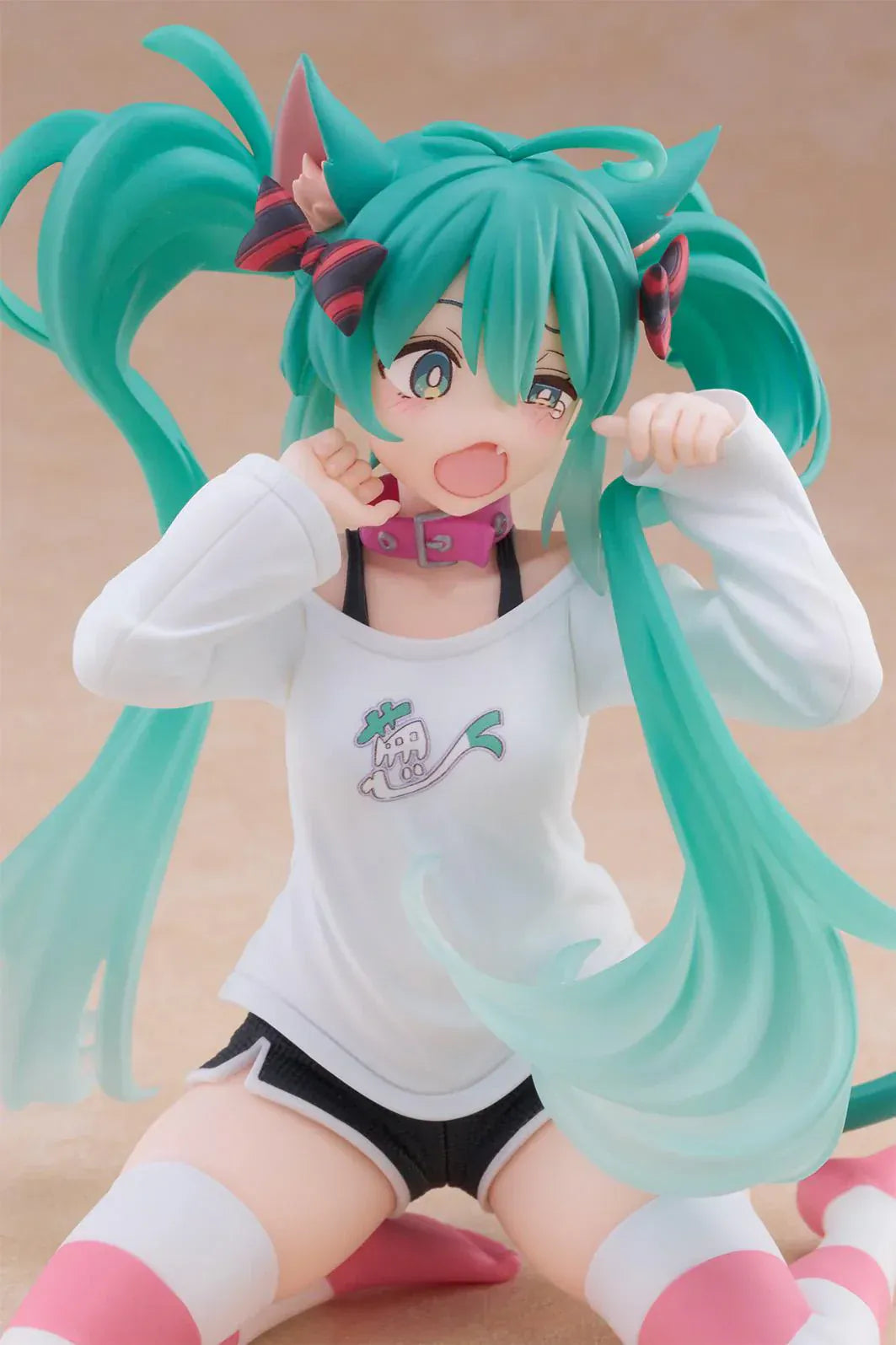Hatsune Miku Desktop Cute Cat Ear T-Shirt version reissue figure sitting pose