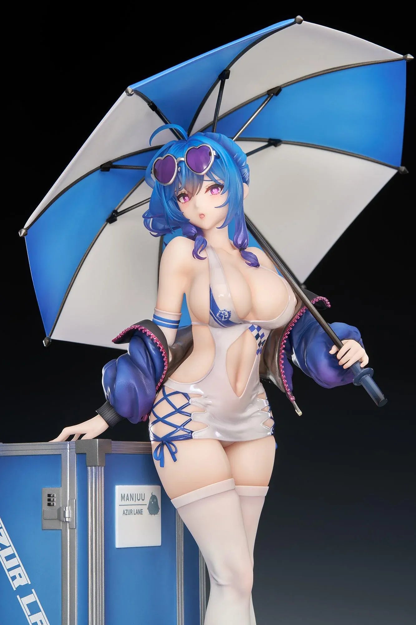 Azur Lane St. Louis Race Queen Ver. 1/7 Scale Figure with blue hair, umbrella, racing outfit, display cases, mascot detail, and bonus item