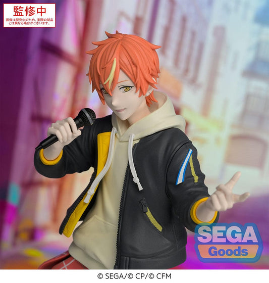 Project Sekai: Colorful Stage! Shinonome Akito Desktop x Decorate Collections figure, featuring Akito in casual streetwear holding a microphone, standing on a pink base.