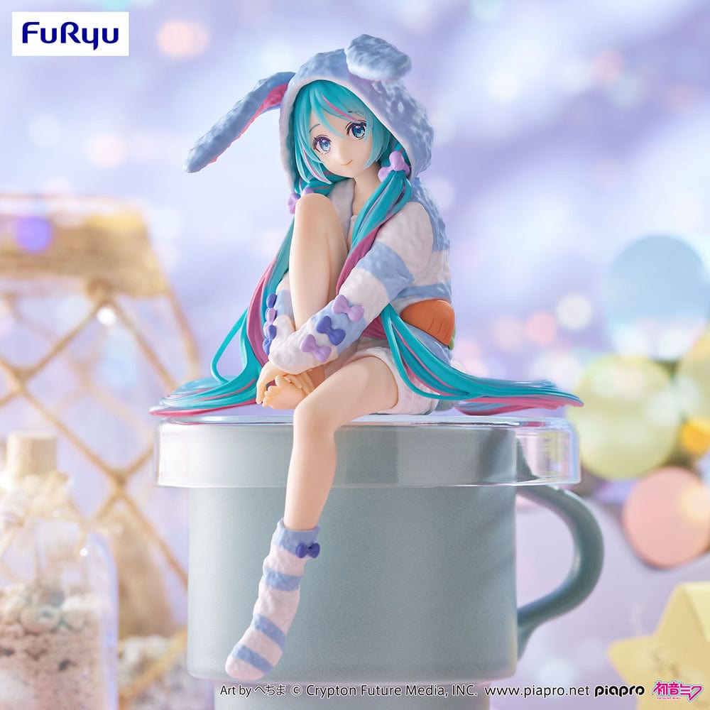 Vocaloid Hatsune Miku (Rabbit Ear Hood Pajama Blue Color Ver.) Noodle Stopper Figure – anime figure featuring Miku in a cozy bunny-ear hoodie with pastel blue and white colors, posed sitting with a soft expression.