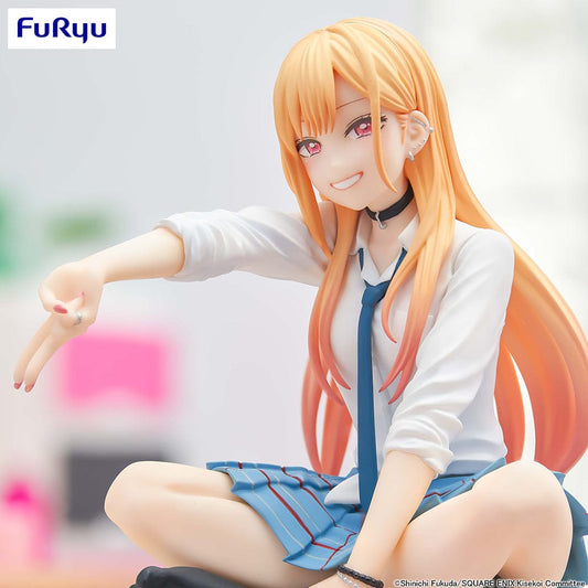 My Dress-Up Darling Marin Kitagawa Noodle Stopper Figure (Reissue) in casual sitting pose with school uniform, phone, and peace sign