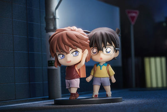 Detective Conan Qset+ with Nendoroid figures of Conan Edogawa and Ai Haibara in a playful and investigative pose, ideal for fans and collectors.