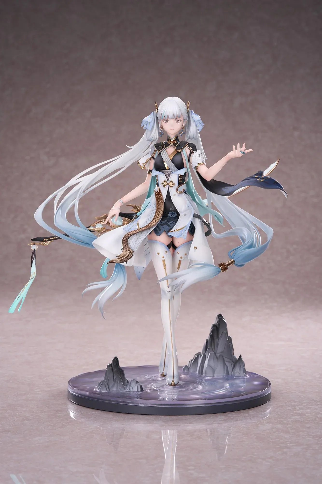 Wuthering Waves Jinhsi 1/7 Scale Figure with long white hair, elegant blue and gold outfit, flowing accessories, water-style display base, and bonus item