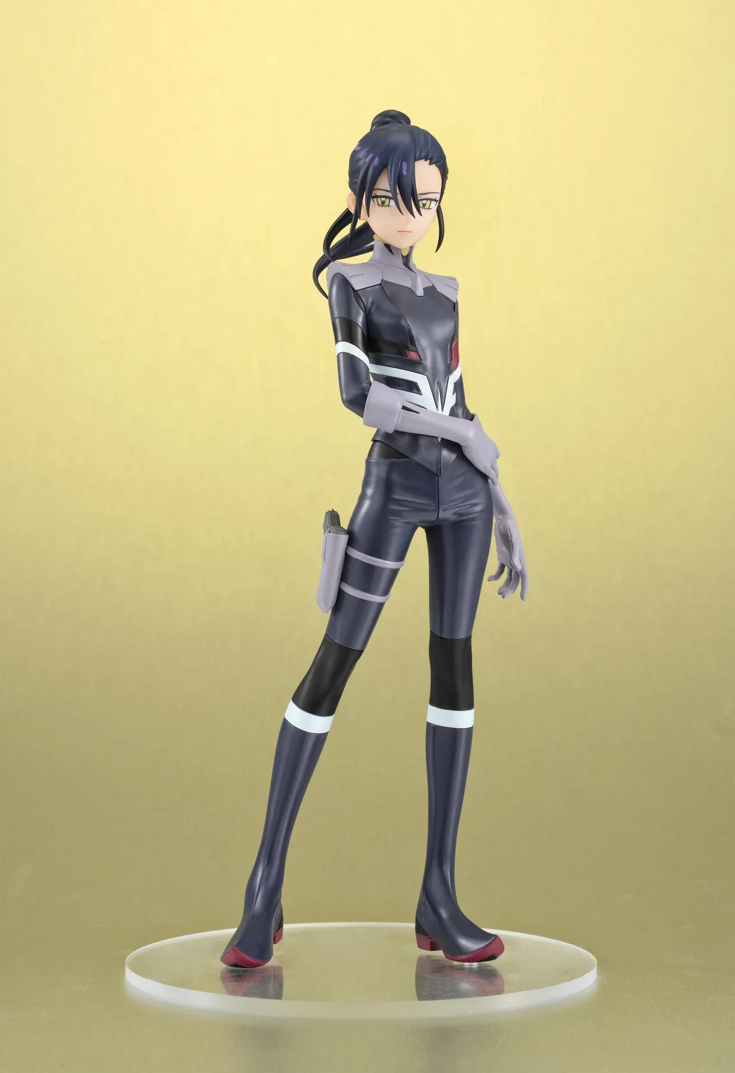 “Mobile Suit Gundam GQuuuuuuX Lucrea Light Nyaan Pilot Suit Ver. figure standing pose with black and silver suit on display base”