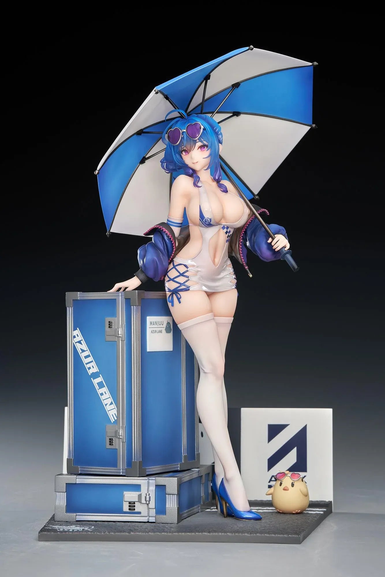 Azur Lane St. Louis Race Queen Ver. 1/7 Scale Figure with blue hair, umbrella, racing outfit, display cases, mascot detail, and bonus item
