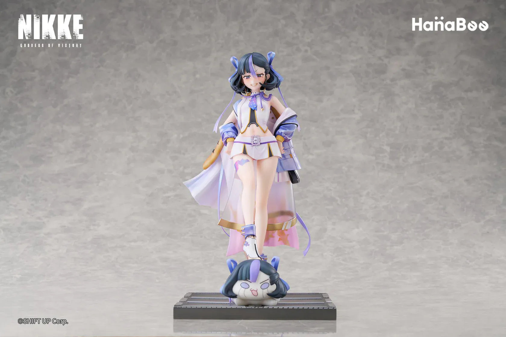 Goddess of Victory Nikke Syuen Deluxe Edition 1/6 Scale Figure featuring Syuen in a white-and-purple outfit with ribbon details, themed base, chibi mascot accent, can badge, and acrylic-style bonus artwork.