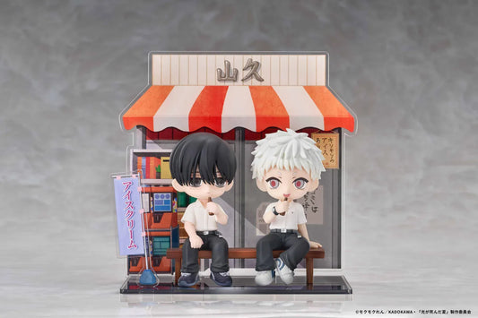 The Summer Hikaru Died Yoshiki & Hikaru Chibi Figure featuring black-haired Yoshiki and white-haired Hikaru sitting together on a wooden bench while enjoying frozen treats in front of a Japanese ice cream shop with a red and white striped awning and transparent display base.