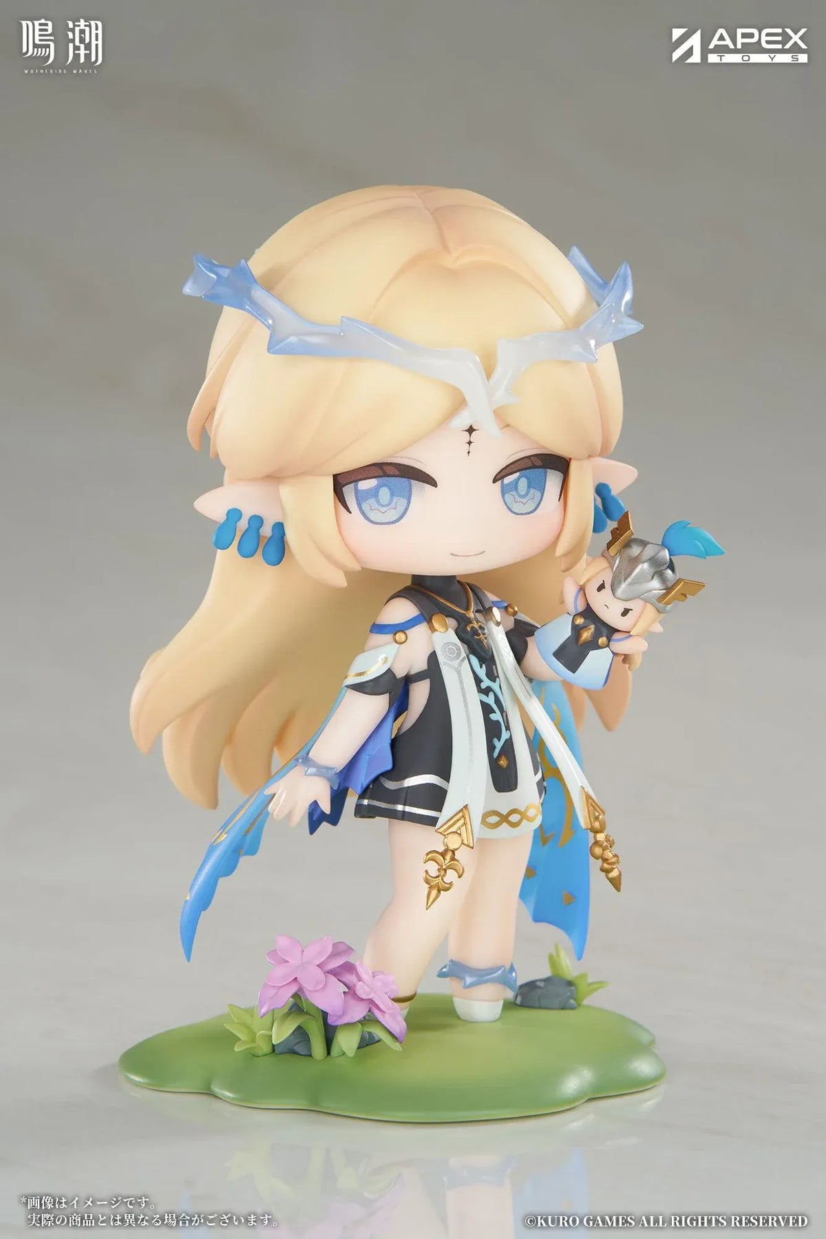 Chibi Cartethyia Jinseki Series figure with blonde hair, blue eyes, a pale blue headpiece, and a small armored companion, standing on a green floral base.