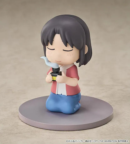 CITY THE ANIMATION Mini Memory Wako Izumi Figure kneeling with small bottle accessory, casual outfit, and display base