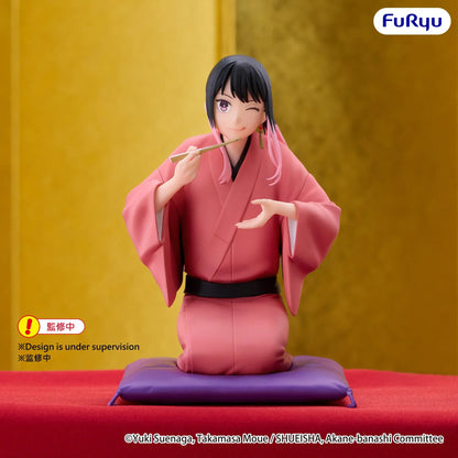 Akane-banashi Akane Osaki Noodle Stopper Figure by FuRyu featuring a black-haired anime girl with pink hair tips, purple eyes, a playful wink, and a pink kimono with black obi, kneeling on a purple cushion while holding a traditional folding fan.