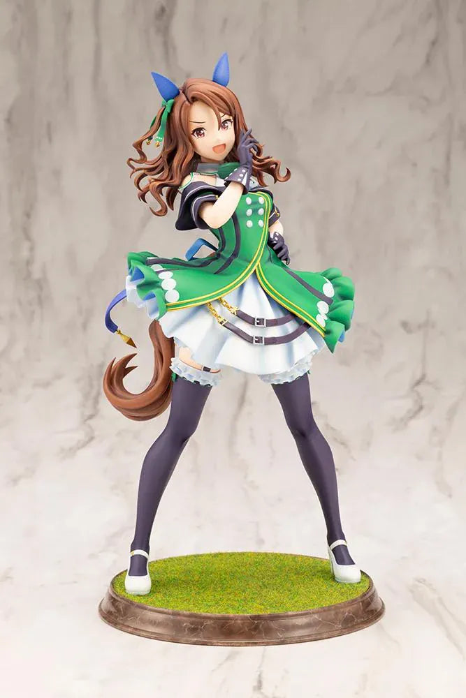 Umamusume Pretty Derby King Halo 1/7 scale figure wearing a green-and-white race outfit on a grassy display base.