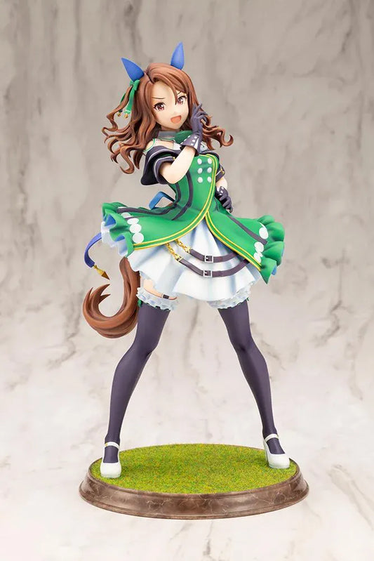 Umamusume Pretty Derby King Halo 1/7 scale figure wearing a green-and-white race outfit on a grassy display base.