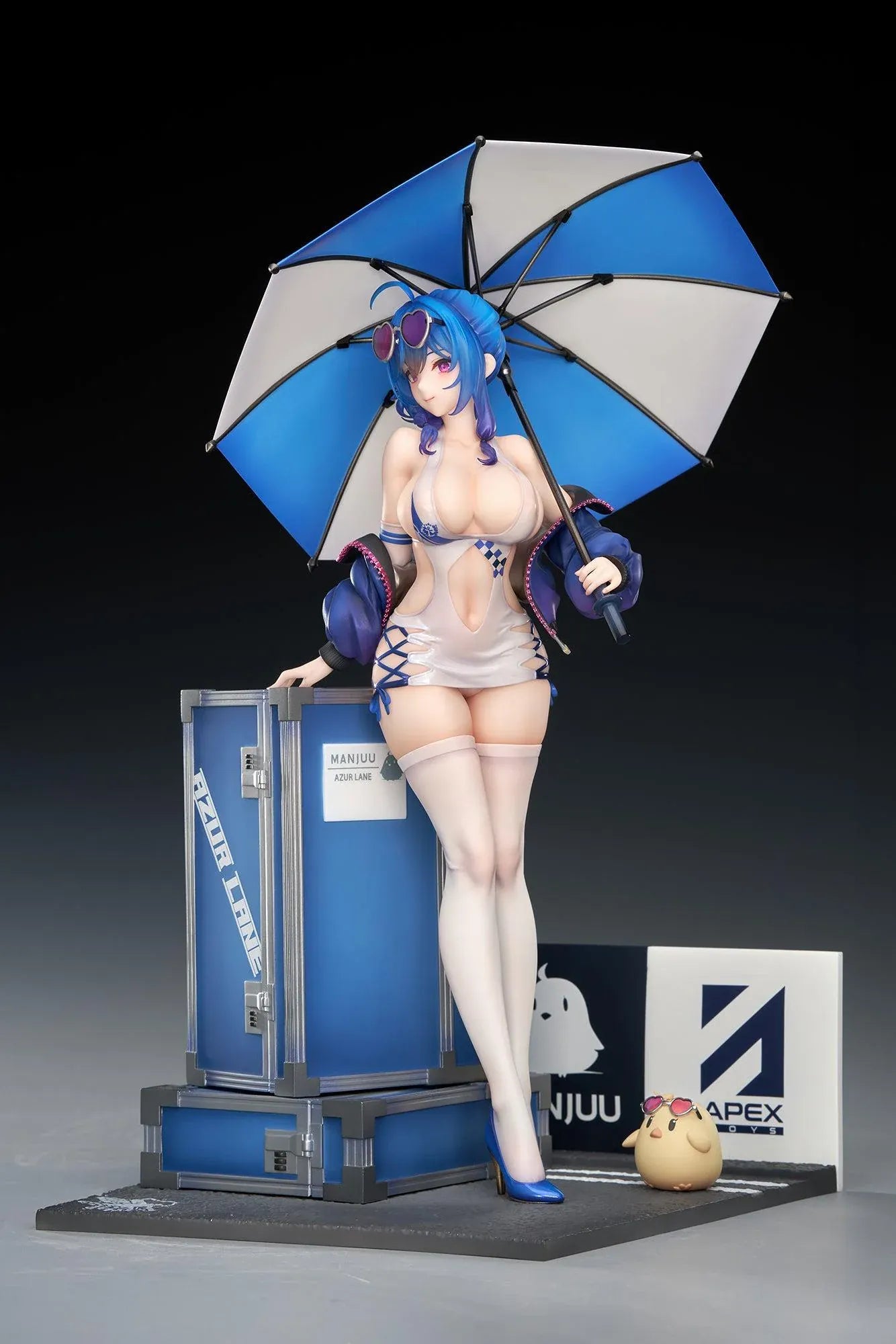 Azur Lane St. Louis Race Queen Ver. 1/7 Scale Figure with blue hair, umbrella, racing outfit, display cases, mascot detail, and bonus item
