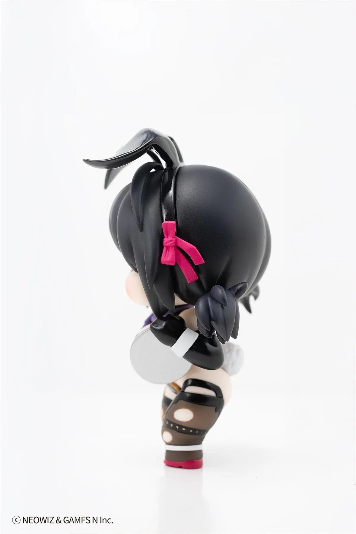 Brown Dust 2 Celebrity Bunny Loen-chan x illustration by JAZZ JACK Non Scale Figure featuring Loen-chan in a glossy black bunny-inspired outfit with purple scarf, twin-tail hair, and bunny ear accents.