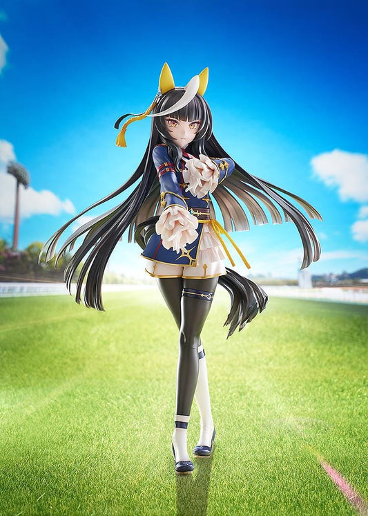 Scale figure of Uma Musume: Pretty Derby’s Calstone Light O in a blue and yellow racing outfit, long black hair flowing as she poses confidently on a striped base.