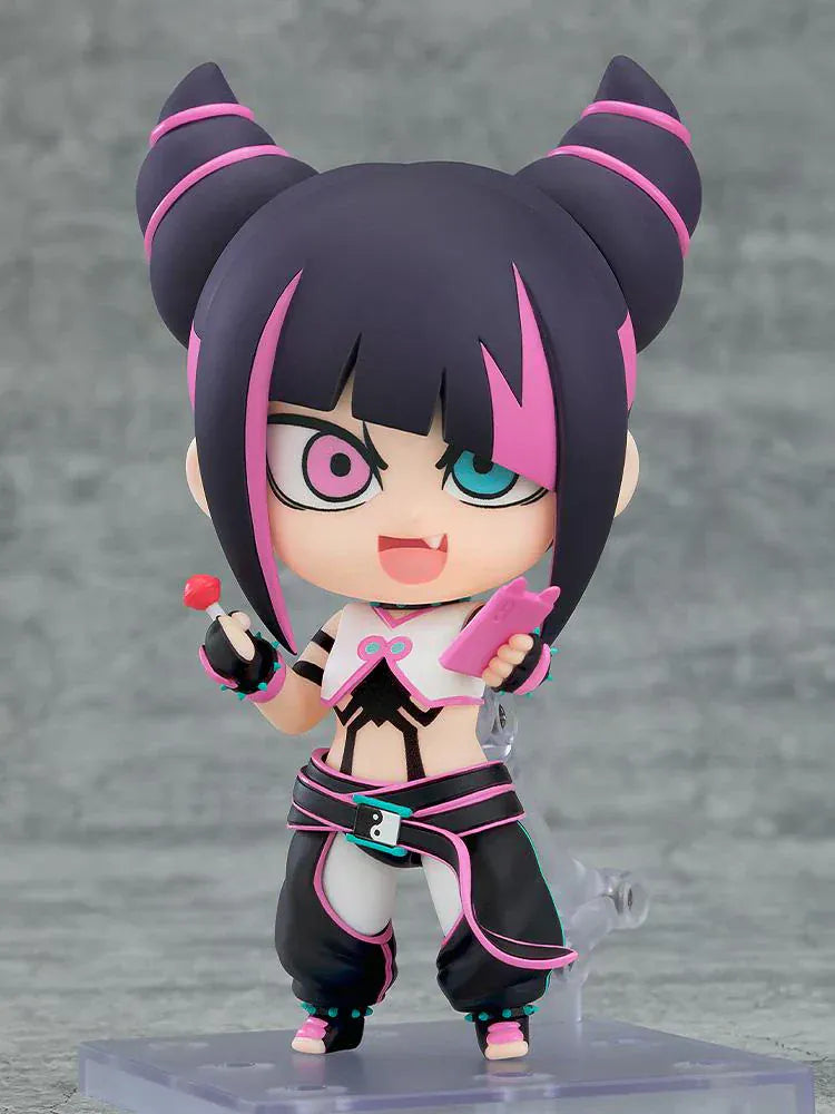 Street Fighter 6 Nendoroid No.2897 Juri-chan chibi figure with twin buns, mismatched eyes, lollipop, and phone in pink and black outfit