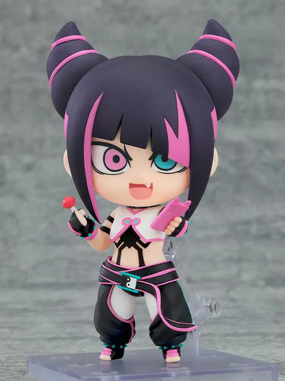 Street Fighter 6 Nendoroid No.2897 Juri-chan chibi figure with twin buns, mismatched eyes, lollipop, and phone in pink and black outfit