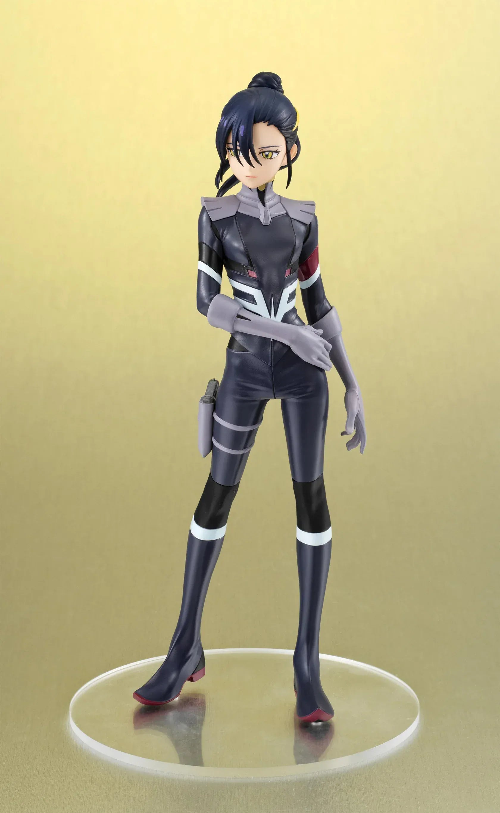 “Mobile Suit Gundam GQuuuuuuX Lucrea Light Nyaan Pilot Suit Ver. figure standing pose with black and silver suit on display base”