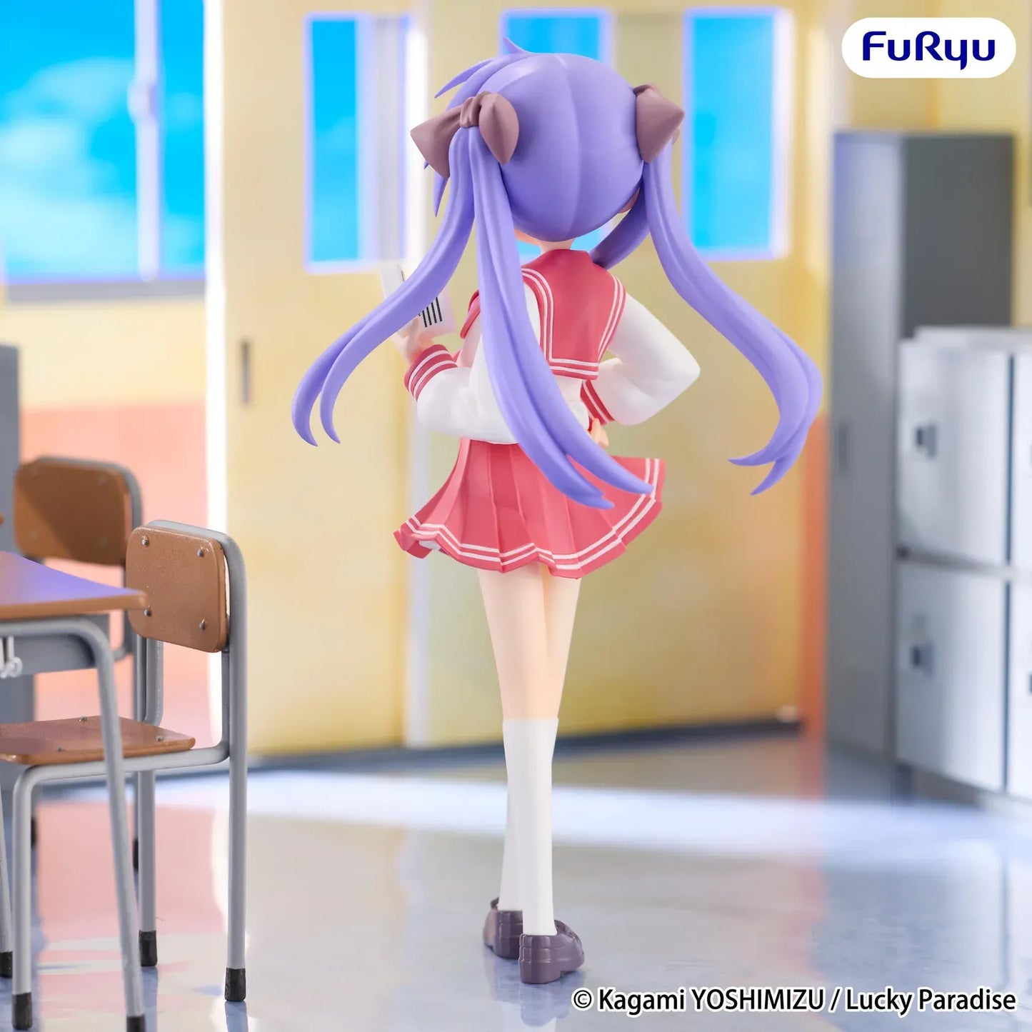 Lucky Star Trio-Try-iT Kagami Hiiragi figure by FuRyu in school uniform holding phone