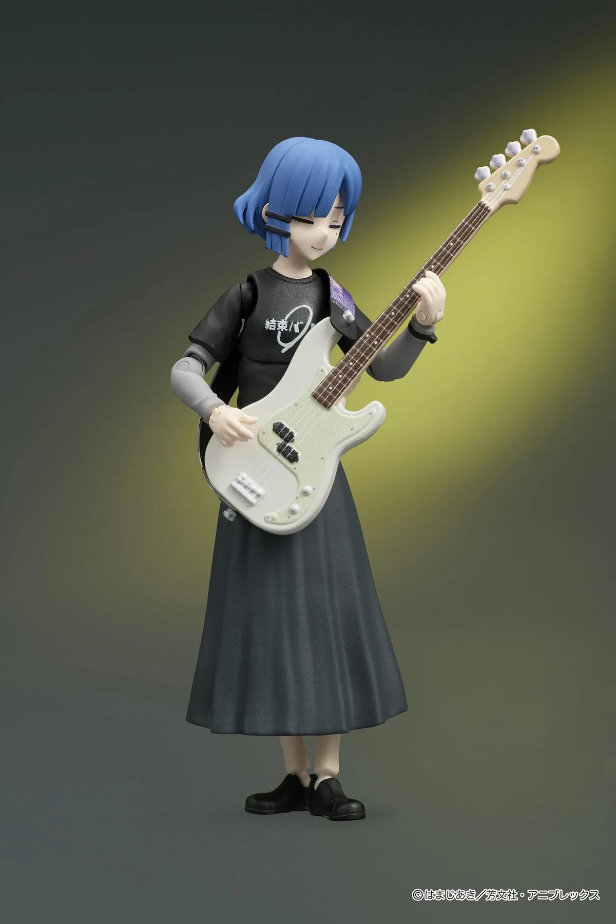 Bocchi the Rock! DIGACTION Ryo Yamada figure playing a cream-colored bass, with blue hair, closed eyes, a black band T-shirt, and long dark skirt.