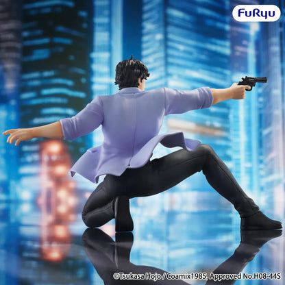 City Hunter Ryo Saeba Noodle Stopper figure by FuRyu in kneeling action pose with handgun