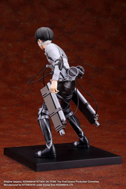 Levi Ackerman The Final Season Ver. Oshi Works figure with facial and hand bandages, a gray shirt, black harness and equipment, on a black base.