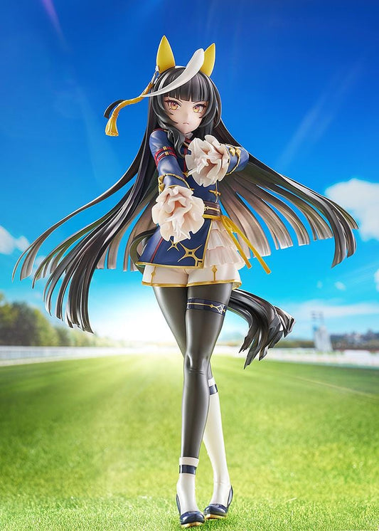 Scale figure of Uma Musume: Pretty Derby’s Calstone Light O in a blue and yellow racing outfit, long black hair flowing as she poses confidently on a striped base.