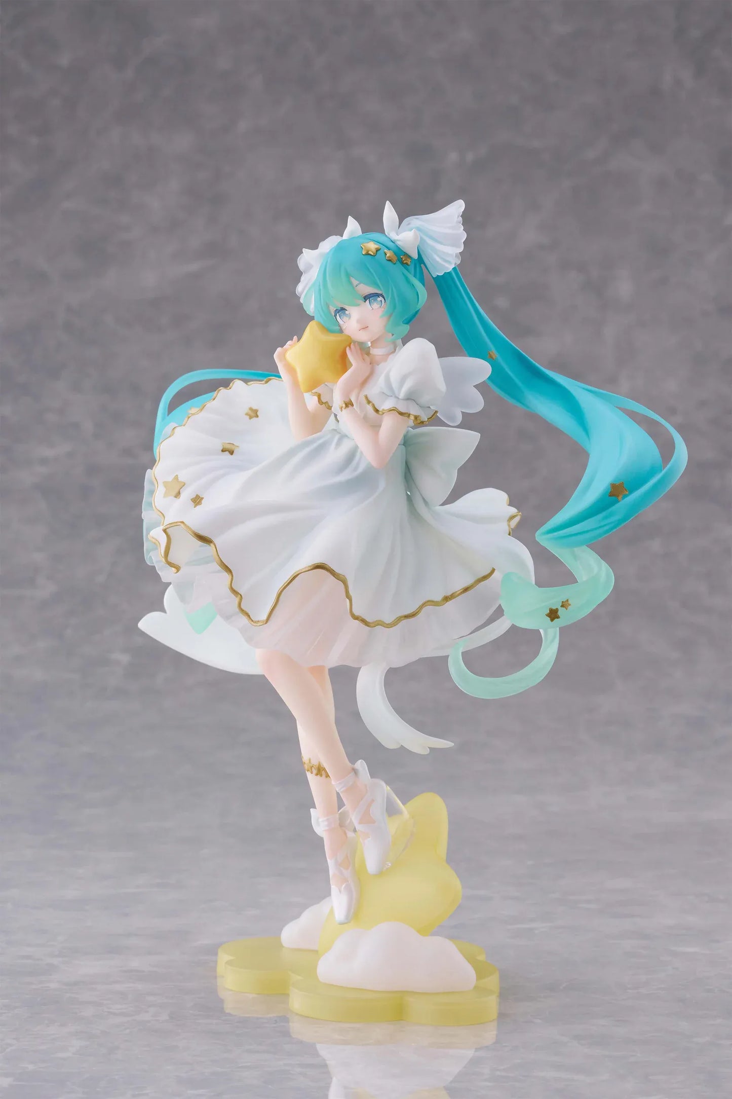 Vocaloid AMP+ Hatsune Miku Birthday 2026 Star Dreamy Ver figure featuring Hatsune Miku in a white dress standing on a star and cloud base