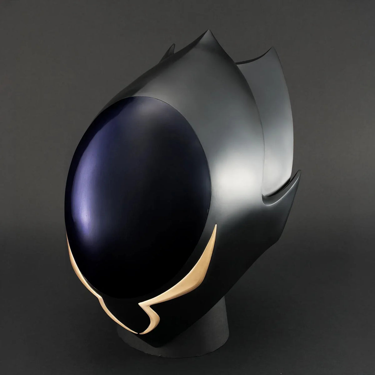 Code Geass Full Scale Works Zero’s Mask 1/1 scale replica with a glossy dark faceplate, gold accents, and an angular outer shell with tall fins.