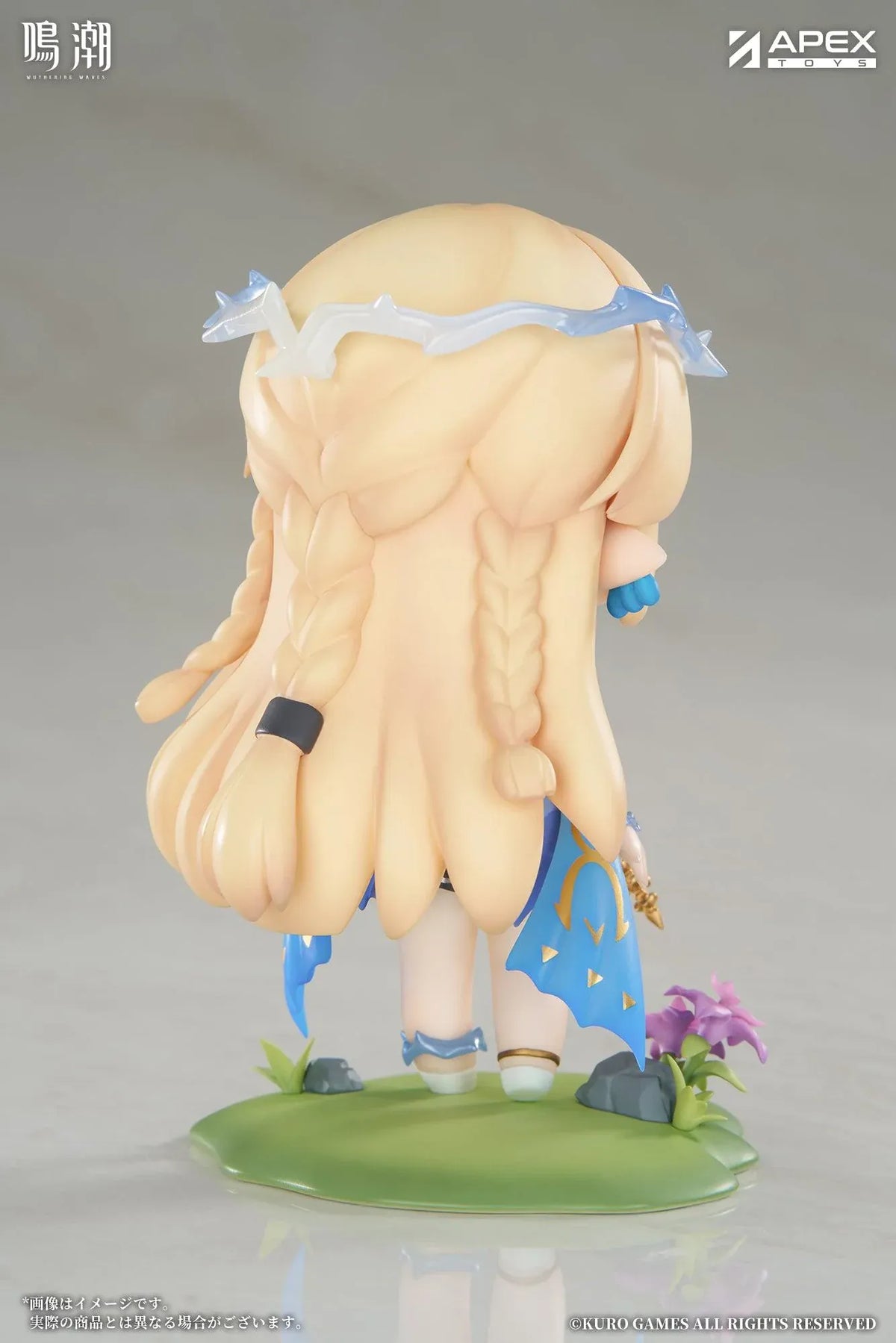 Chibi Cartethyia Jinseki Series figure with blonde hair, blue eyes, a pale blue headpiece, and a small armored companion, standing on a green floral base.