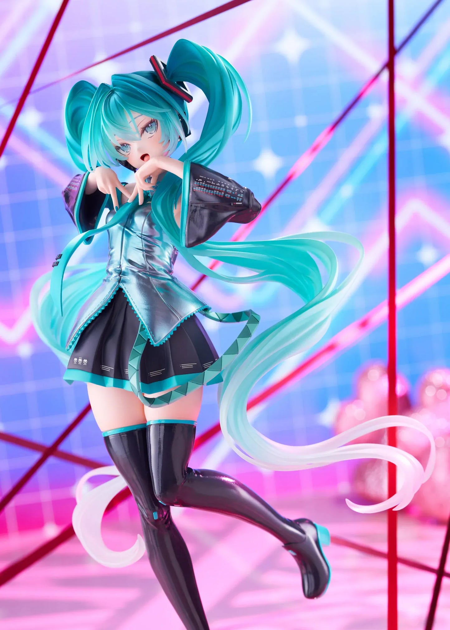 Hatsune Miku T-Most figure with flowing twin tails, classic Vocaloid outfit, and pink heart-shaped display base