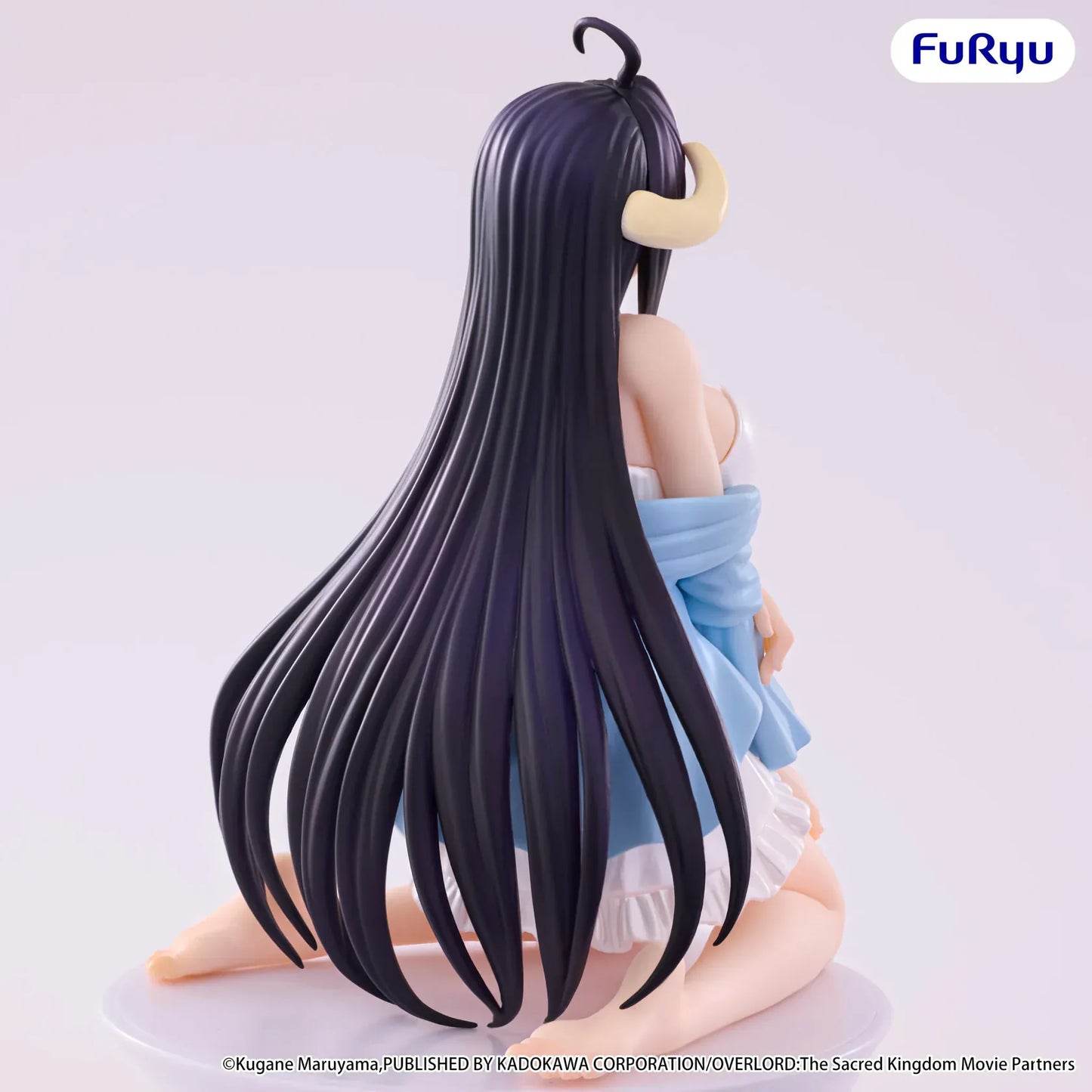 Overlord Albedo Loungewear Pearl White Ver Noodle Stopper Figure wearing white loungewear and a light blue robe