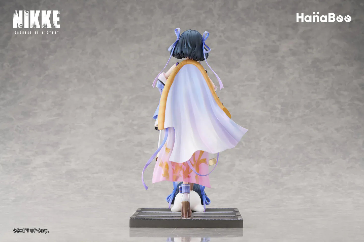 Goddess of Victory Nikke Syuen Deluxe Edition 1/6 Scale Figure featuring Syuen in a white-and-purple outfit with ribbon details, themed base, chibi mascot accent, can badge, and acrylic-style bonus artwork.