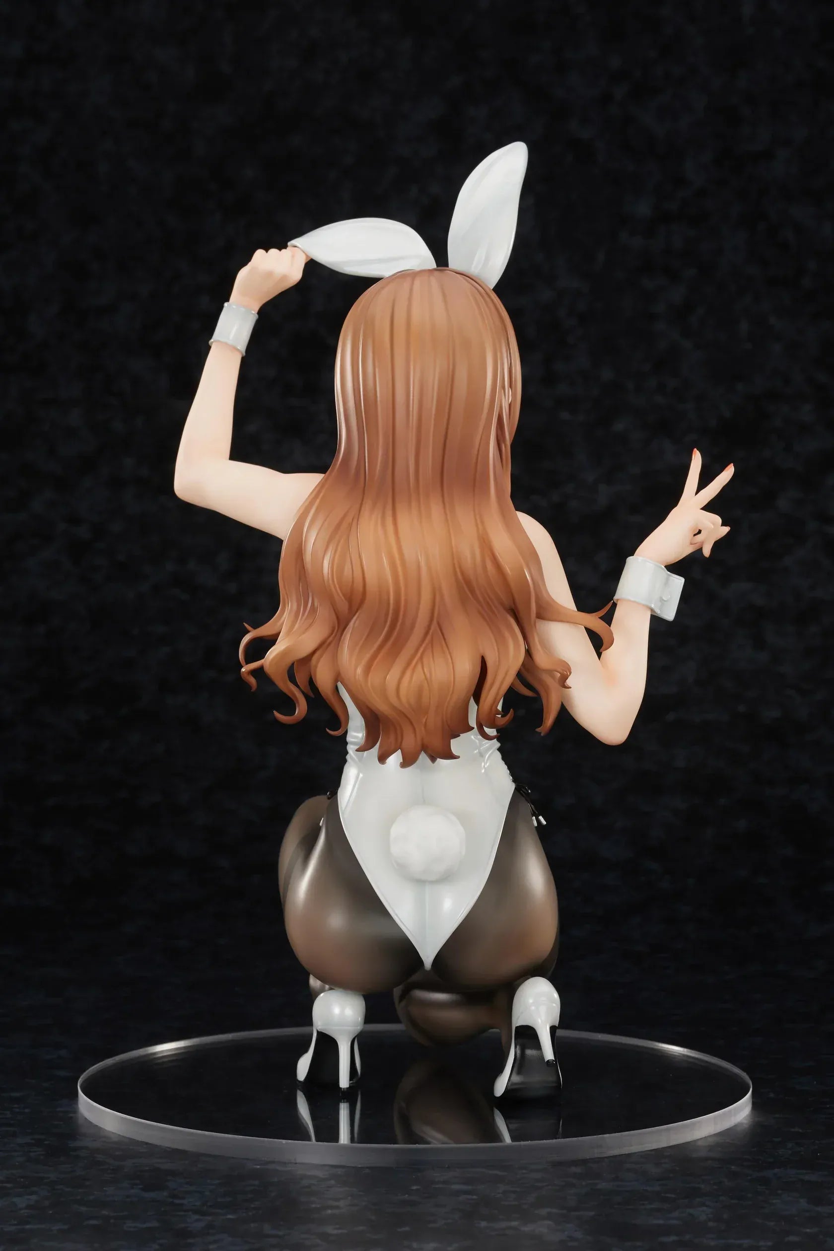 Umeka Akaori illustration 1/4 scale figure bunny outfit white bodysuit bunny ears kneeling pose black tights collectible