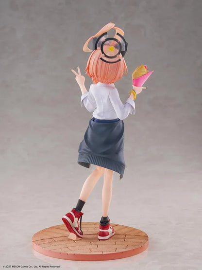 Blue Archive Neru School Memorial Lobby Ver 1/7 Scale Figure holding a colorful crepe and making a peace sign