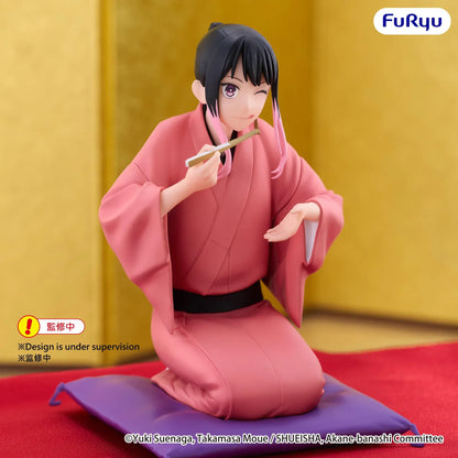 Akane-banashi Akane Osaki Noodle Stopper Figure by FuRyu featuring a black-haired anime girl with pink hair tips, purple eyes, a playful wink, and a pink kimono with black obi, kneeling on a purple cushion while holding a traditional folding fan.
