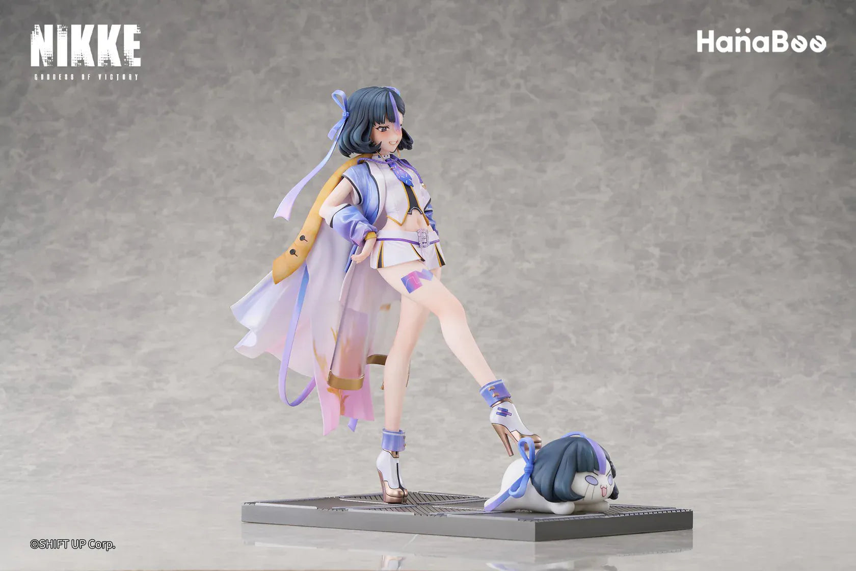 Goddess of Victory Nikke Syuen Deluxe Edition 1/6 Scale Figure featuring Syuen in a white-and-purple outfit with ribbon details, themed base, chibi mascot accent, can badge, and acrylic-style bonus artwork.