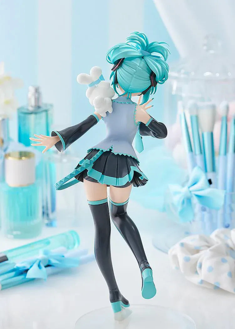 Hatsune Miku x Cinnamoroll POP UP PARADE L Size figure featuring pastel outfit and Cinnamoroll shoulder accessory