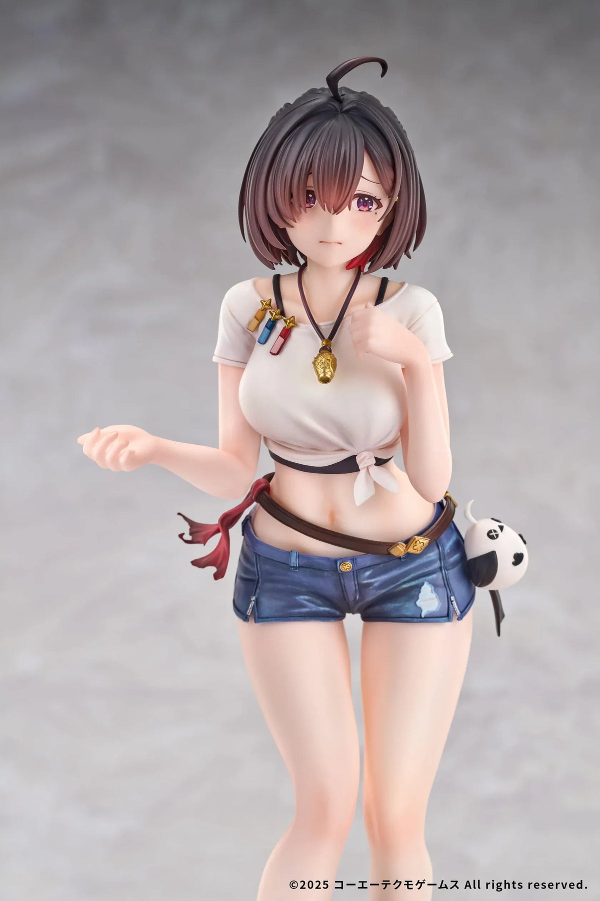 Yumia Liessfeldt A Glance Through the Mirror 1/7 scale figure wearing a tied white top, denim shorts, and dark boots on a wooden-style base.
