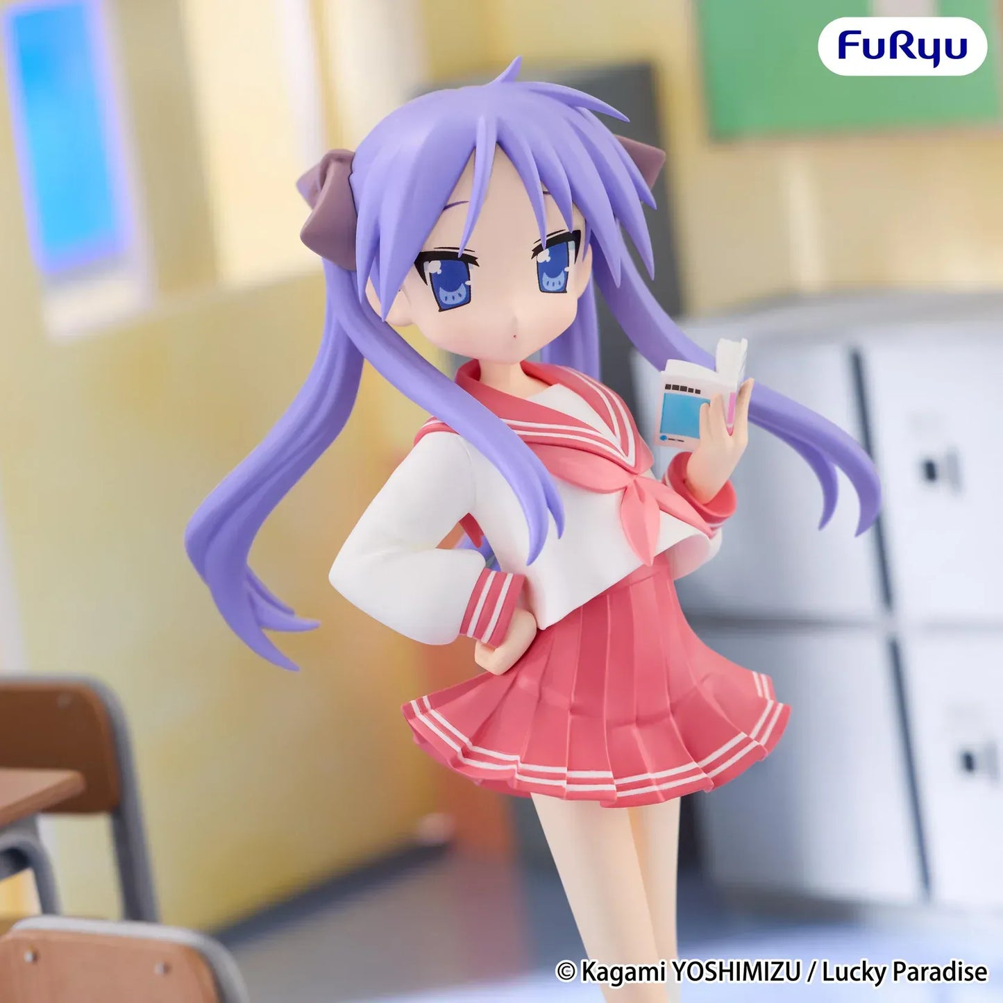 Lucky Star Trio-Try-iT Kagami Hiiragi figure by FuRyu in school uniform holding phone