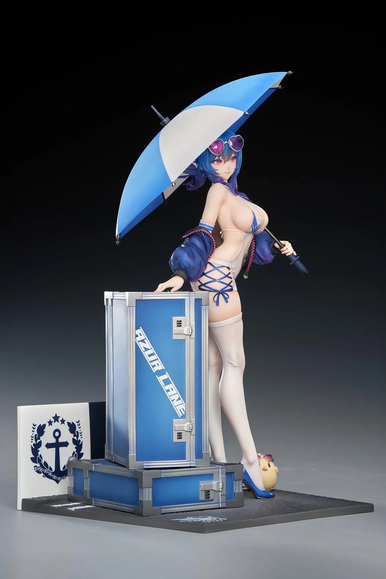 Azur Lane St. Louis Race Queen Ver. 1/7 Scale Figure with blue hair, umbrella, racing outfit, display cases, mascot detail, and bonus item