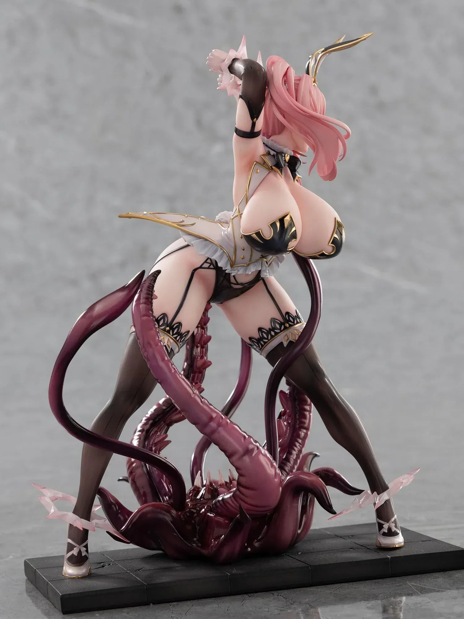 Alice illustration by Ulrich deluxe edition 1/6 scale anime figure with tentacle base