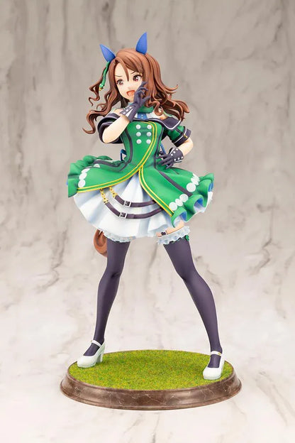 Umamusume Pretty Derby King Halo 1/7 scale figure wearing a green-and-white race outfit on a grassy display base.